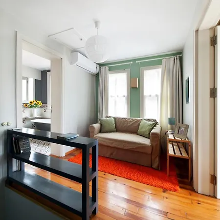 3 Bedroom, 2 Bathroom Fully Equipped House Istanbul