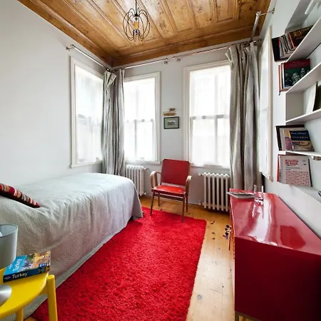 3 Bedroom, 2 Bathroom Fully Equipped House Isztambul