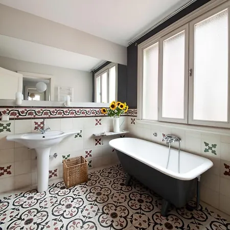 3 Bedroom, 2 Bathroom Fully Equipped House Isztambul