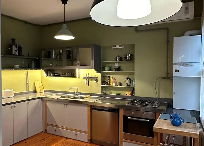 3 Bedroom, 2 Bathroom Fully Equipped House *